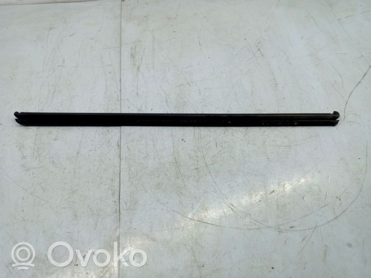 Volkswagen Golf VI Rivestimento modanatura del vetro della portiera anteriore 5K4837479