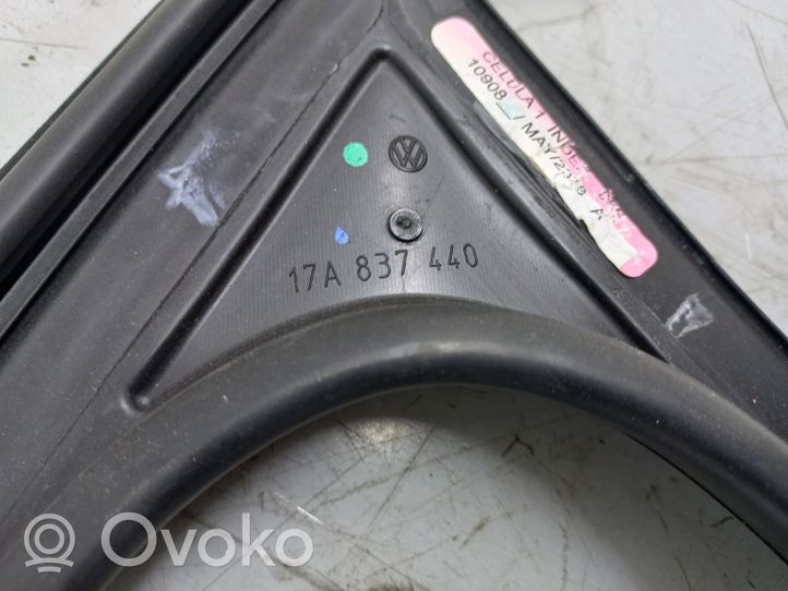 Volkswagen Jetta USA Uszczelka szyby drzwi przednich 17A837440