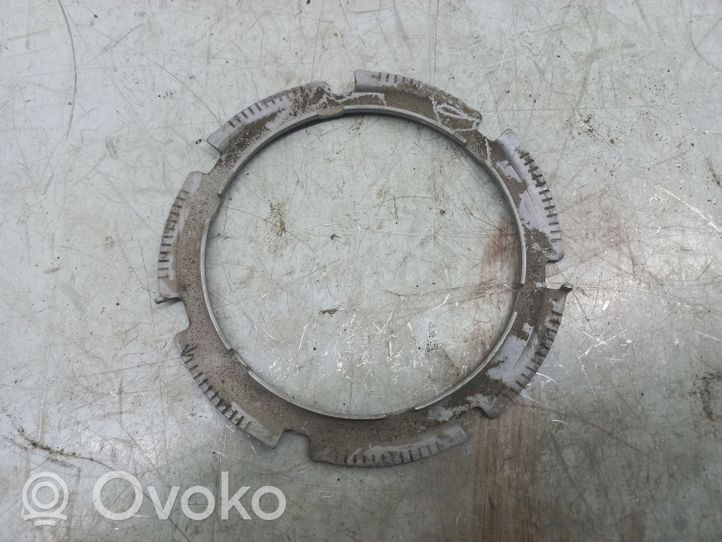 Volkswagen Touareg II Anello/dado di bloccaggio della vite della pompa del carburante nel serbatoio 1K0201375