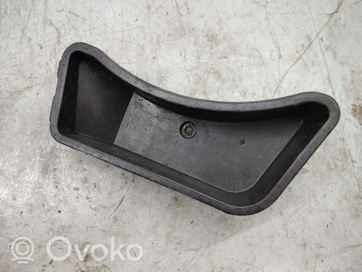 Volkswagen Touareg II Boîte à outils 7P6863220