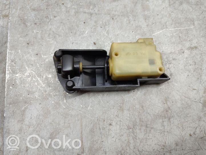 Volvo S60 Moteur de verrouillage trappe à essence 9483311