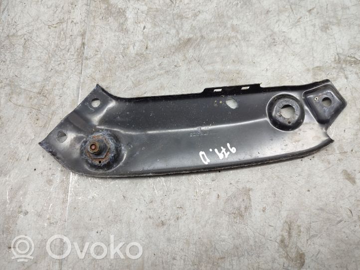 Volkswagen Jetta VI Staffa del pannello di supporto del radiatore 5C6805932