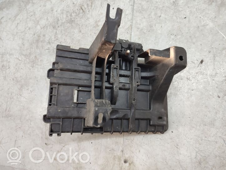 Opel Meriva A Boîte de batterie 13167332