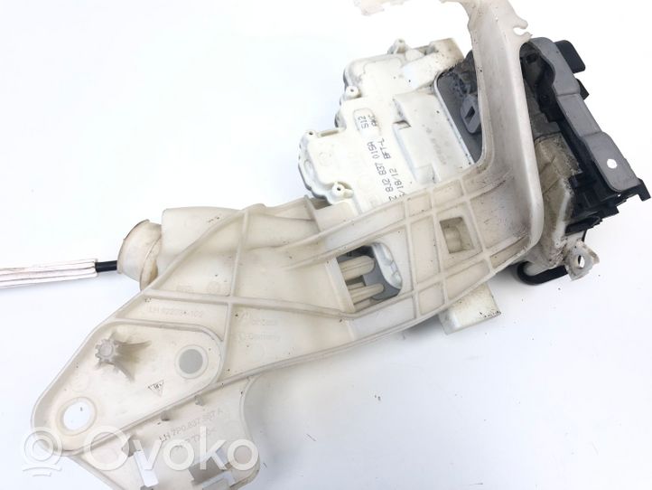 Volkswagen Touareg II Front door lock 8J2837015A