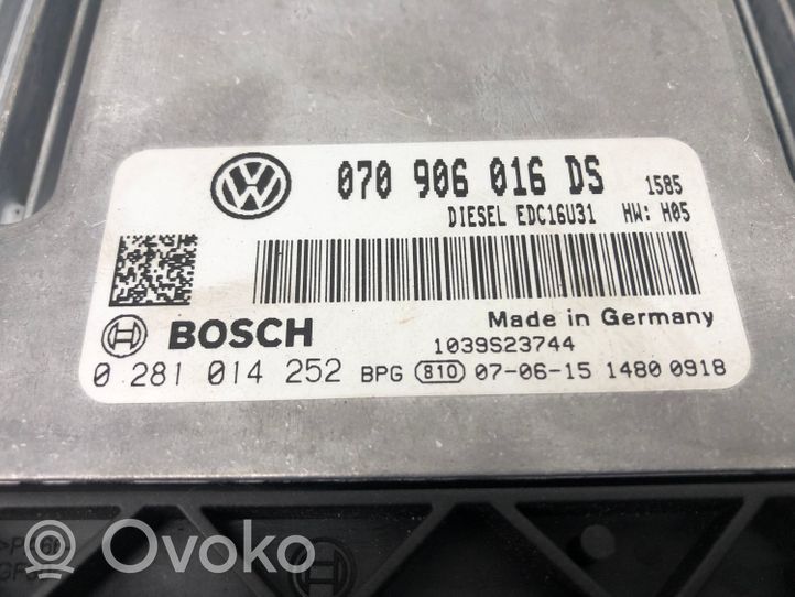 Volkswagen Transporter - Caravelle T5 Sterownik / Moduł ECU 070906016DS