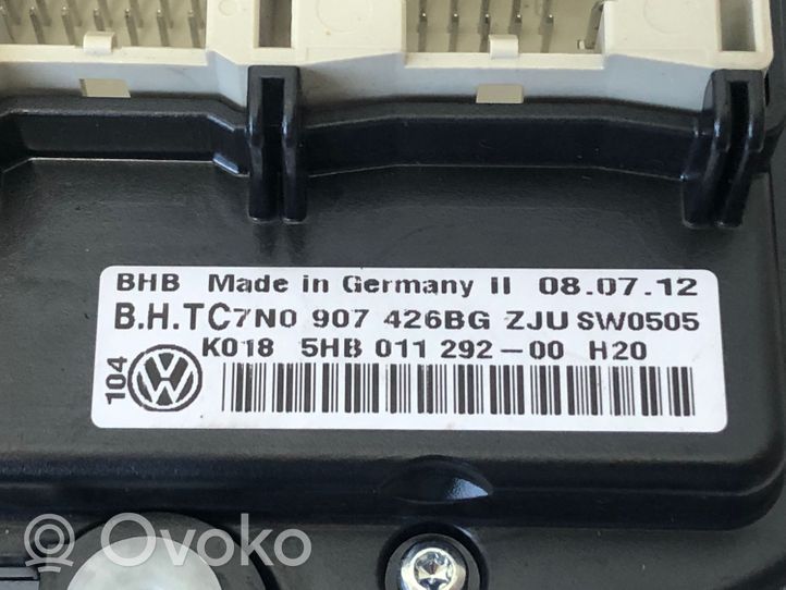 Volkswagen PASSAT B7 Ilmastoinnin ohjainlaite 5HB01129200