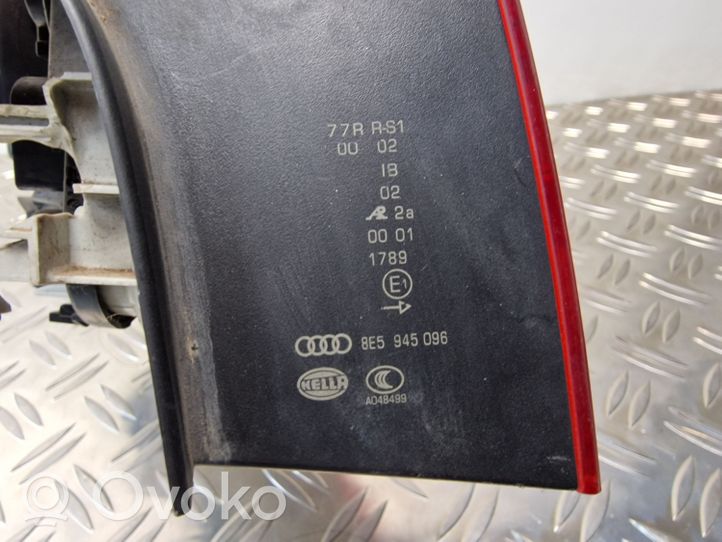 Audi A4 S4 B7 8E 8H Luci posteriori del portellone del bagagliaio 8E5945096