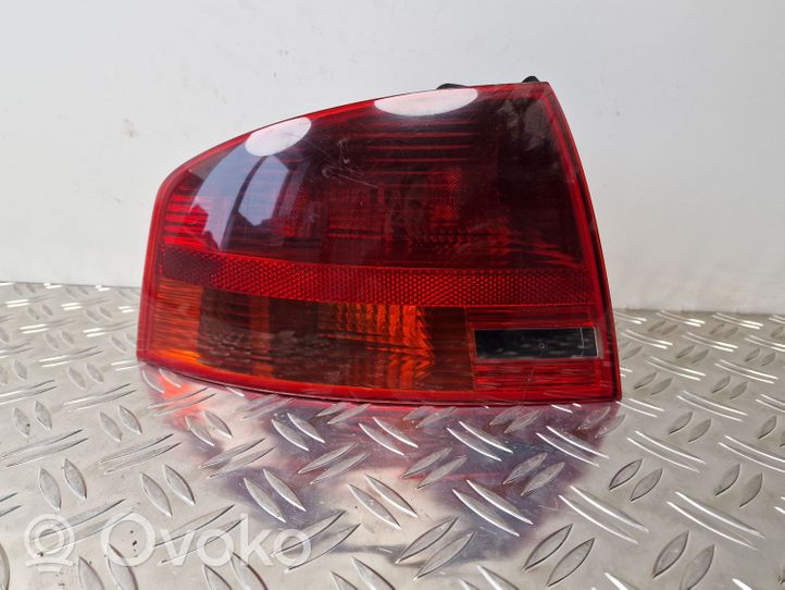 Audi A4 S4 B7 8E 8H Lampa tylna 8E5945095