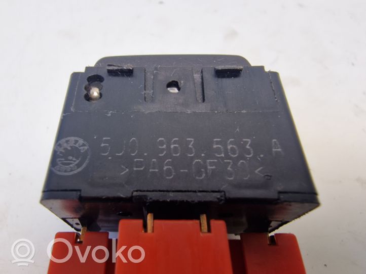 Skoda Roomster (5J) Interruptor de calefacción del asiento 5J0963563A