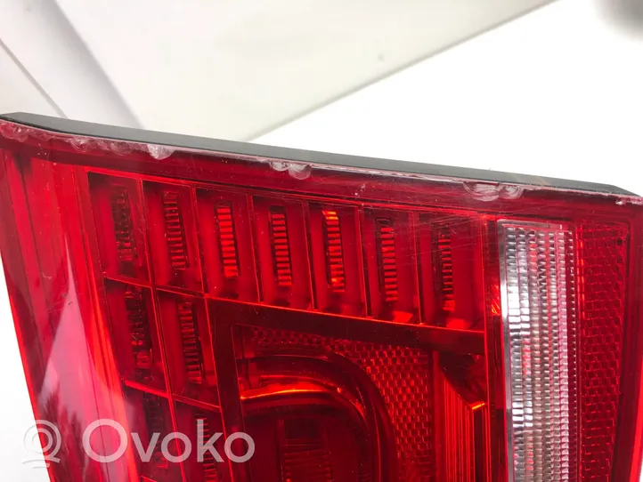 Volkswagen PASSAT B7 Lampy tylnej klapy bagażnika 3AF345308E