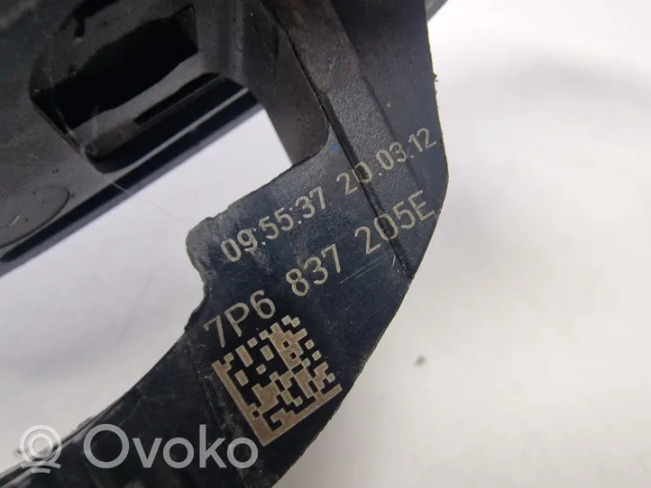 Volkswagen Touareg II Klamka zewnętrzna drzwi przednich 7P6837205E