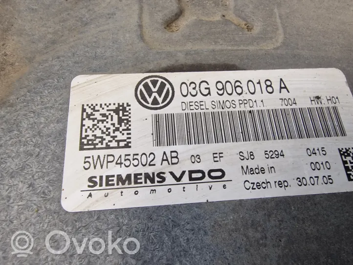 Volkswagen PASSAT B6 Variklio valdymo blokas 03G906018A