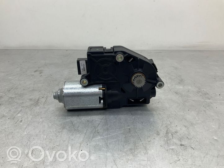 BMW 5 G30 G31 Motore/attuatore 1750378B