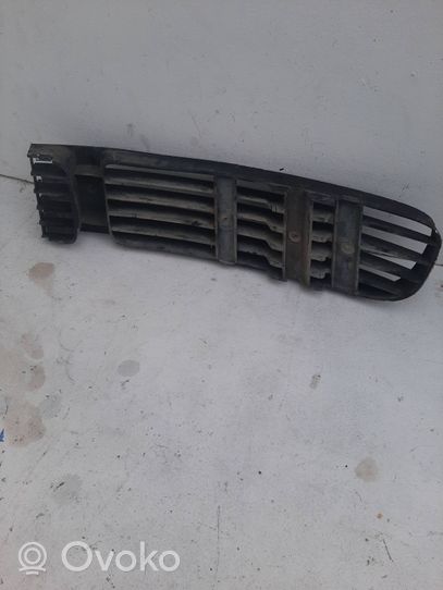 Volkswagen PASSAT B5 Mascherina inferiore del paraurti anteriore 3B0853678B