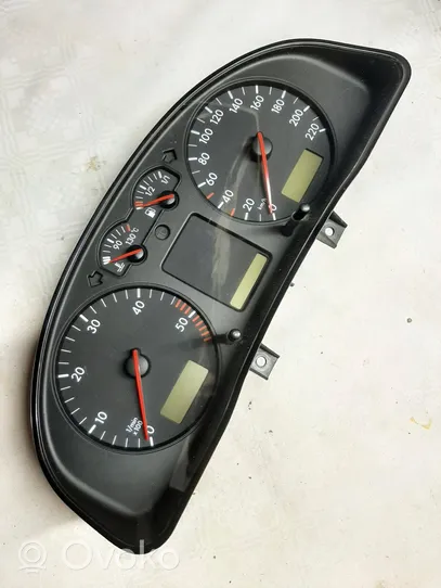 Volkswagen PASSAT B5 Speedometer (instrument cluster) 3B0919861K