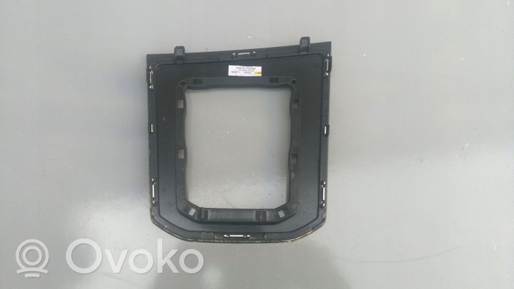 Volkswagen Touran III Pavarų perjungimo svirties apdaila (plastikinė) 5TB711113C