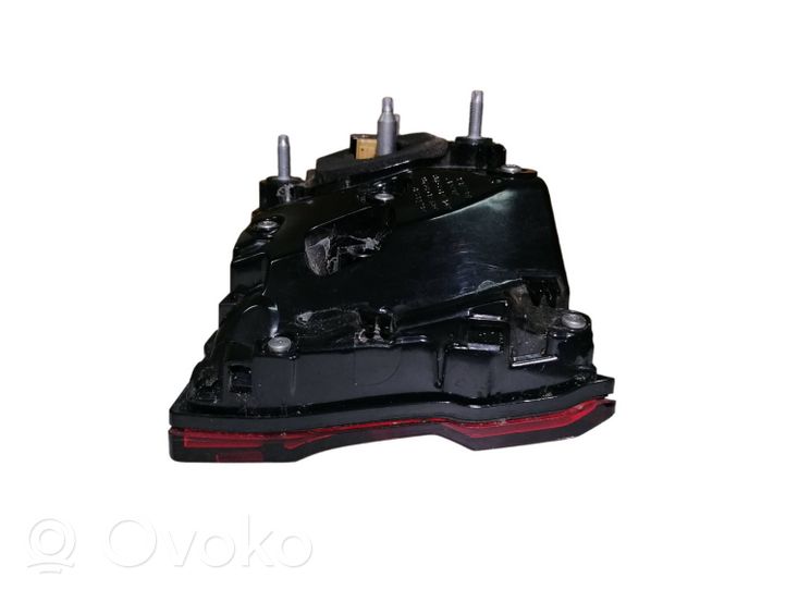 Audi A4 S4 B9 Lampy tylnej klapy bagażnika 8W5945093D