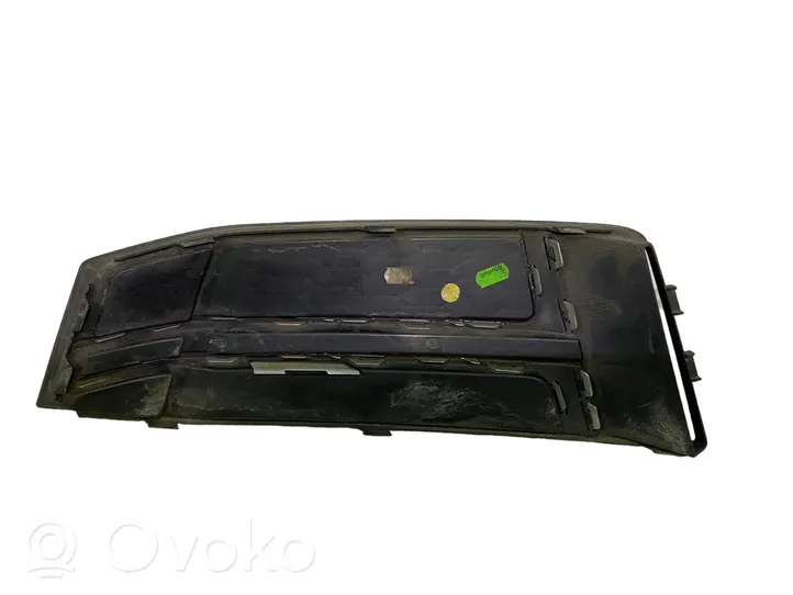 Audi A4 S4 B9 Kratka dolna zderzaka przedniego 8W0807682F