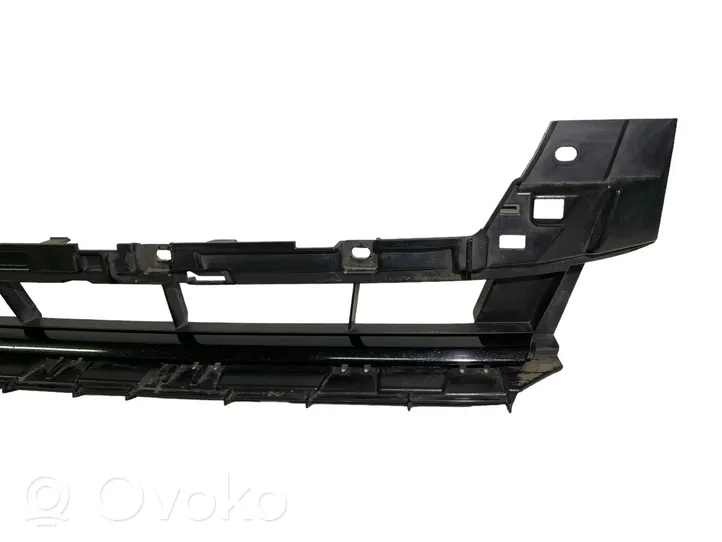 Audi A5 Kratka dolna zderzaka przedniego 8w6807683C