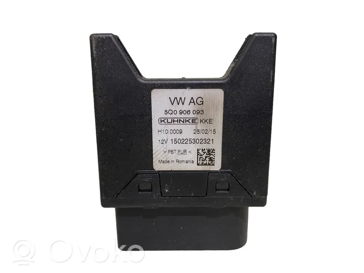 Volkswagen Golf VII Fuel injection pump control unit/module 5Q0906093