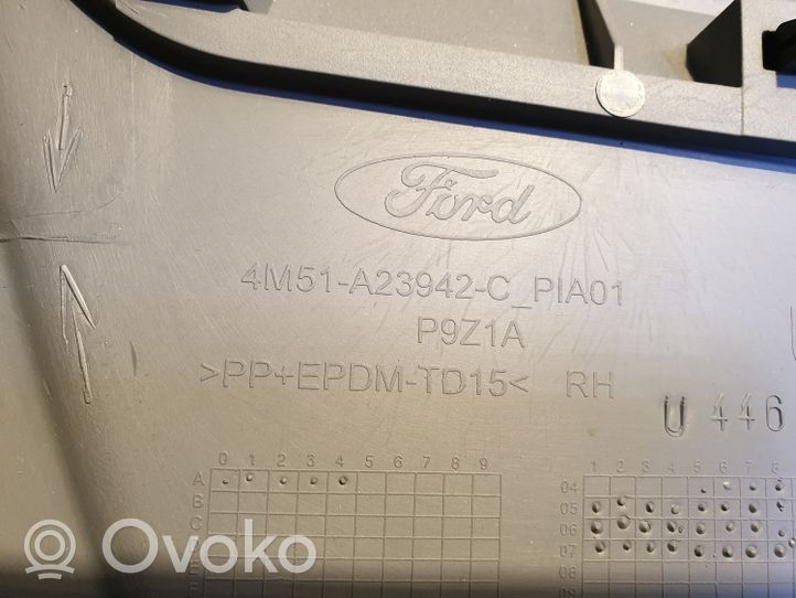 Ford Focus Apmušimas priekinių durų (obšifke) 4M51A23942C