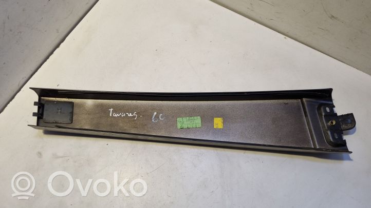 Volkswagen Touareg I Rivestimento modanatura del vetro della portiera anteriore 7L6853318E