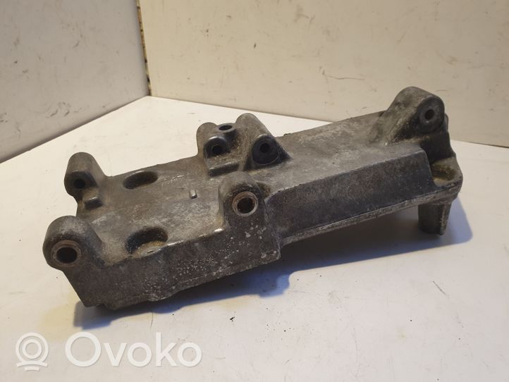 Volvo 850 Soporte del alternador 9135170