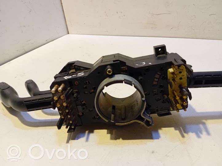 Audi A4 S4 B5 8D Leva/interruttore dell’indicatore di direzione e tergicristallo 4D0953513