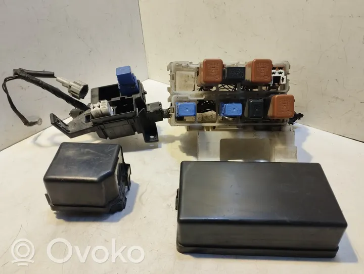 Nissan X-Trail T30 Relay mounting block 