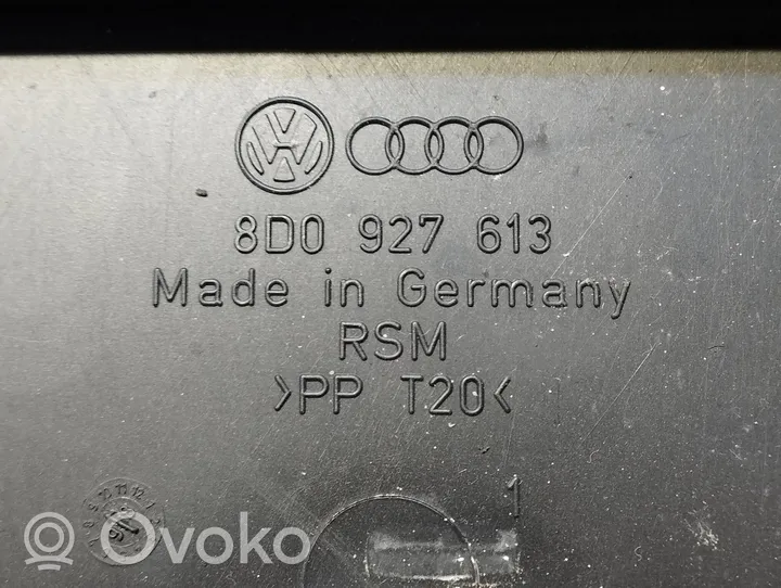 Volkswagen PASSAT B5 Juego de caja de fusibles 8D0927613