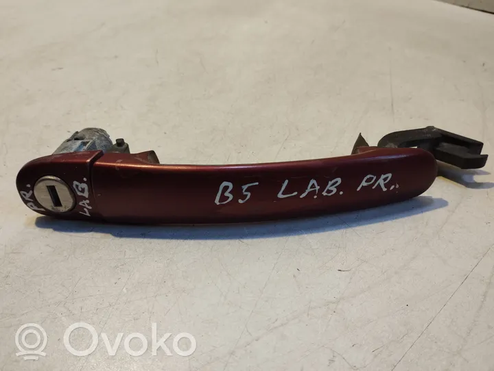 Volkswagen PASSAT B5 Front door exterior handle 3B0837207