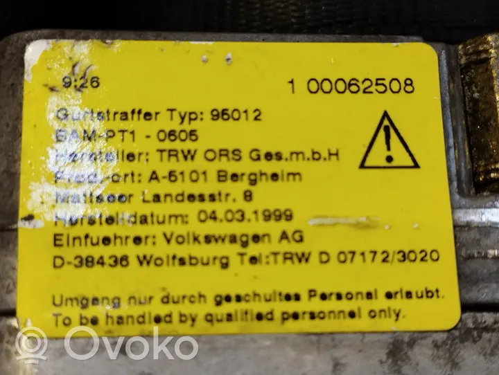 Volkswagen PASSAT B5 Takaistuimen turvavyö C00064684