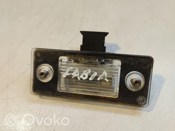 Skoda Fabia Mk2 (5J) Lampa oświetlenia tylnej tablicy rejestracyjnej 6Y0943021E