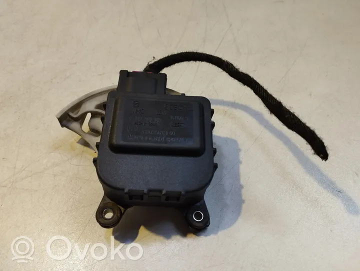 Audi A4 S4 B5 8D Moteur / actionneur de volet de climatisation 8D1820511E