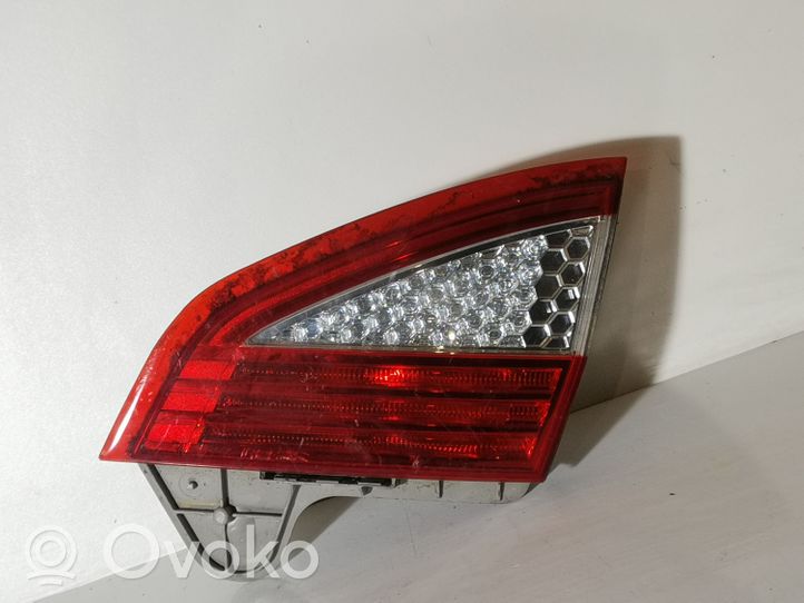 Ford Mondeo MK IV Lampy tylnej klapy bagażnika 7S7113A602