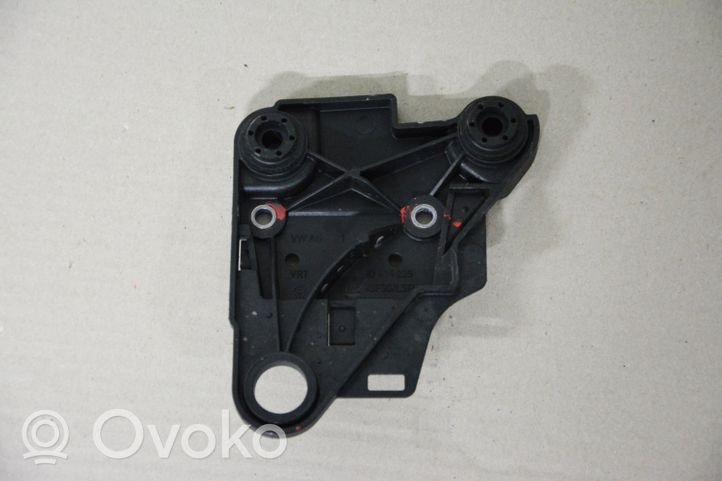 Volkswagen e-Golf ABS-pumpun kiinnike 5Q0614235