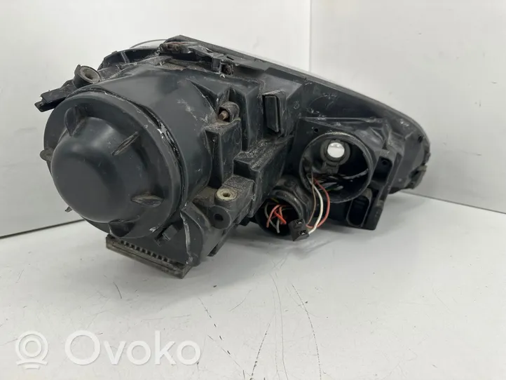 Volkswagen Golf V Lampa przednia 1307329090