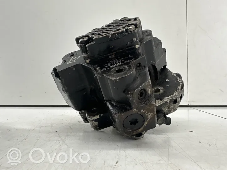 Volvo V70 Fuel injection high pressure pump 8689590