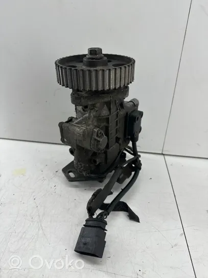 Volkswagen PASSAT B5 Pompe d'injection de carburant à haute pression 028130111A