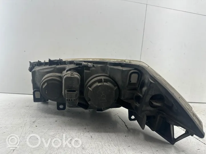 Renault Megane II Lampa przednia 8200073221J