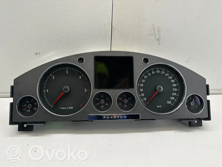 Volkswagen Phaeton Speedometer (instrument cluster) 3D0920881S