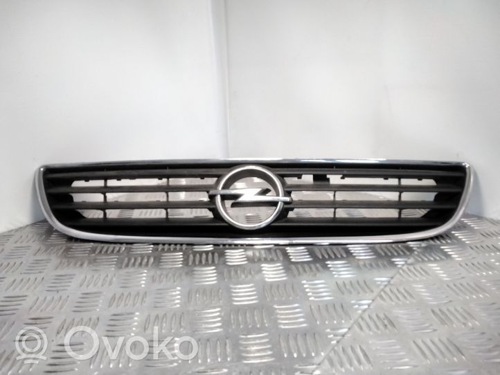 Opel Zafira A Maskownica / Grill / Atrapa górna chłodnicy 90580685