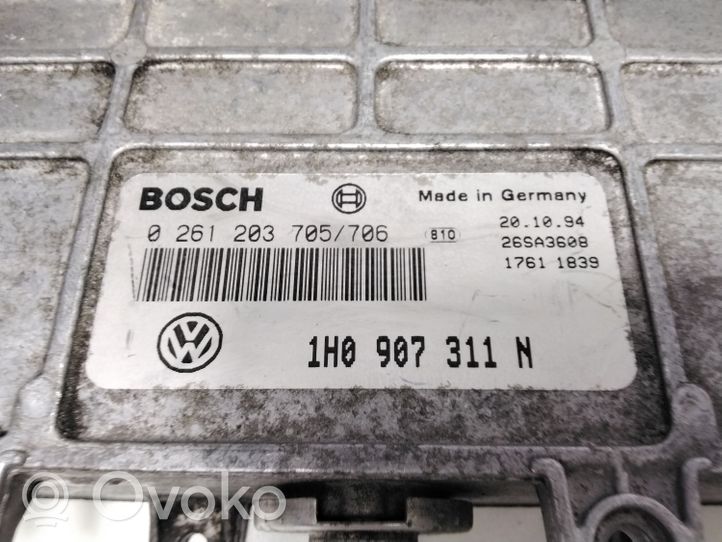 Volkswagen Golf III Calculateur moteur ECU 1H0907311N
