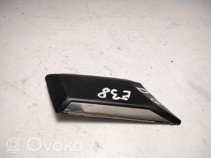 BMW 7 E38 Rivestimento modanatura parafango posteriore 8125354