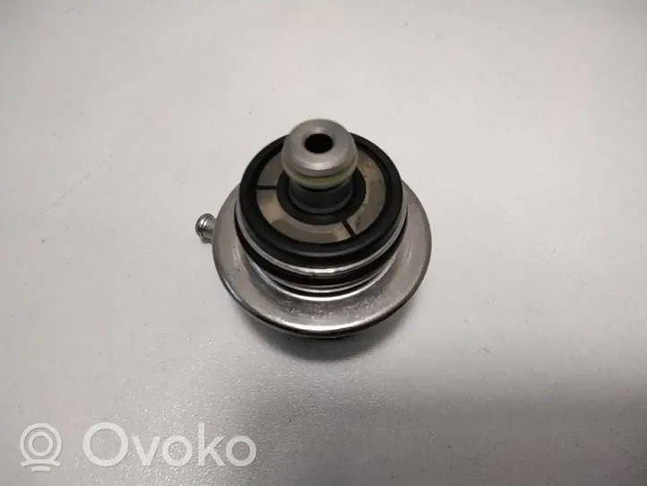 Volkswagen PASSAT B5 Fuel pressure regulator 078133534A