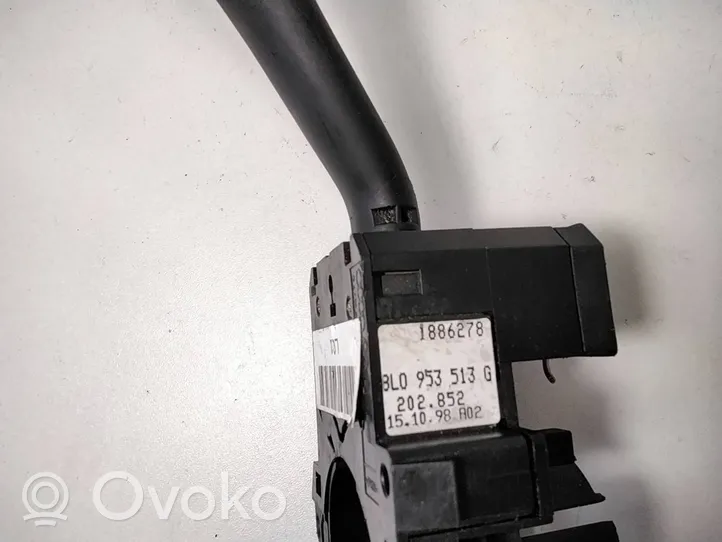 Volkswagen Golf IV Manetka / Przełącznik kierunkowskazów wycieraczek 8L0953513G