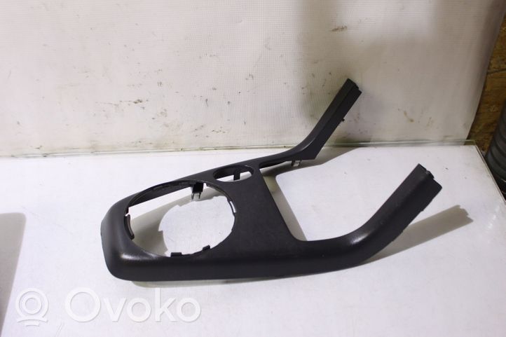 Suzuki Swift Rivestimento in plastica cornice della leva del cambio 7586162J0