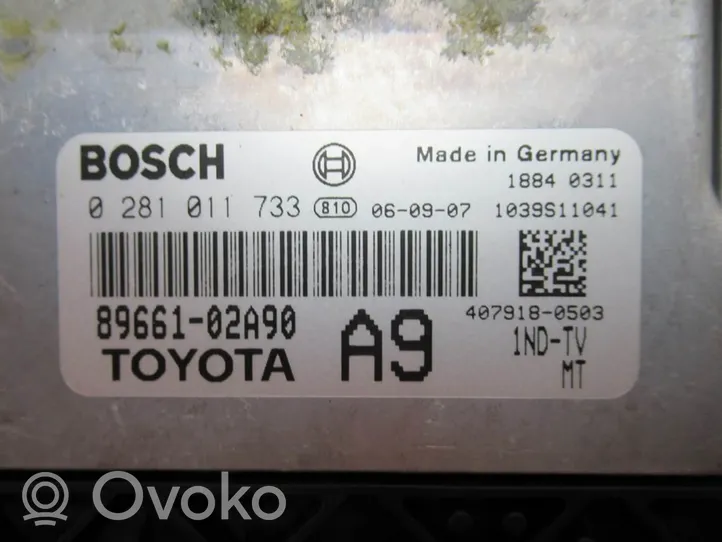 Toyota Corolla E120 E130 Unité de commande, module ECU de moteur 89661-02A90