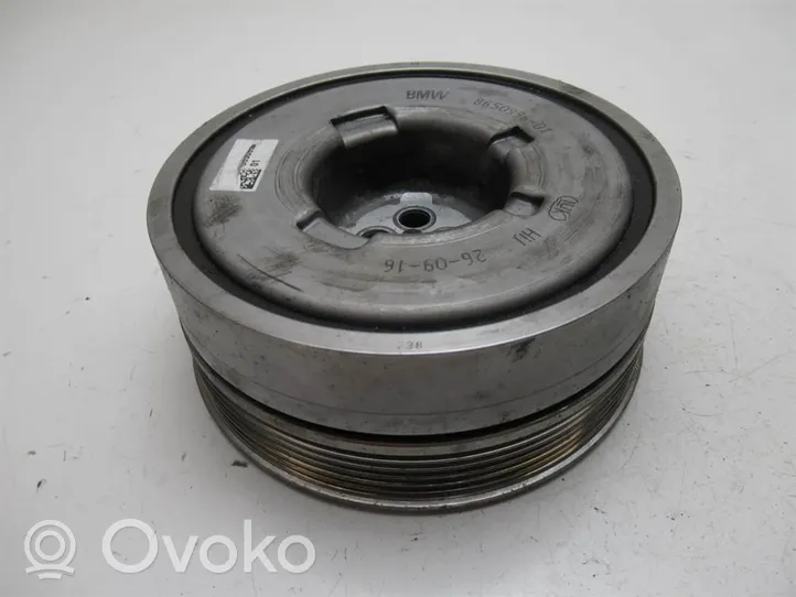 BMW 2 F22 F23 Jakohihnan kiristimen hihnapyörä 8650996