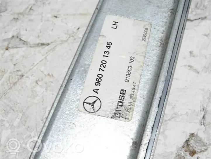 Mercedes-Benz Actros Elektryczny podnośnik szyby drzwi przednich A9607201346